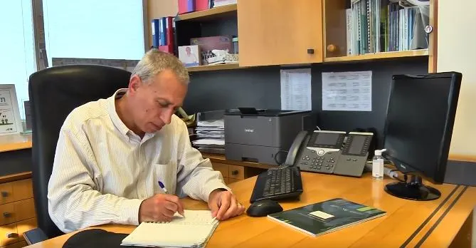 פרופ' נחמן אש