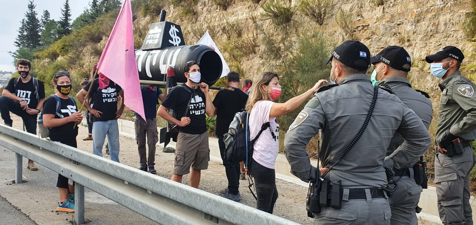 מפגן מחאה נגד נתניהו במחלף עין חמד