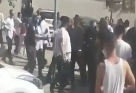 קטטה מחוץ לישיבה במרכז