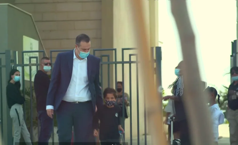 מיקי זוהר אוסף מבית הספר את בנו דניאל