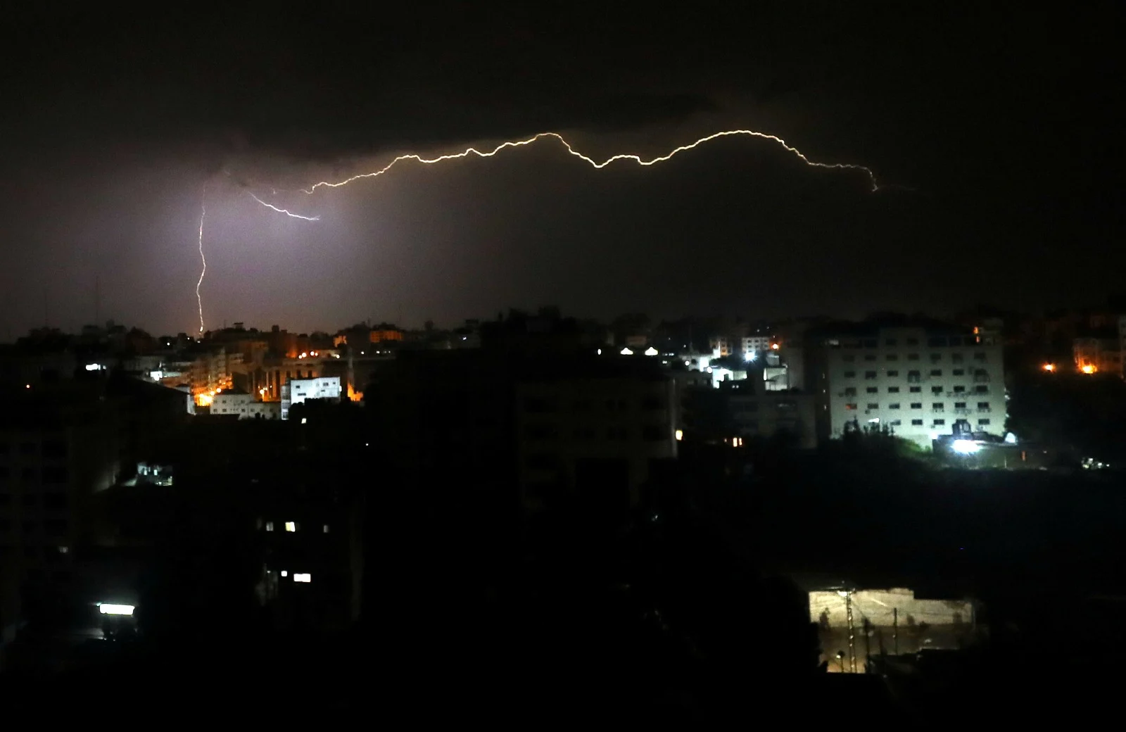 רצועת עזה בליל השיגור לעבר ישראל