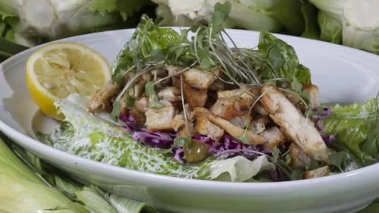 סלט קיסר בסגנון שוק הכרמל