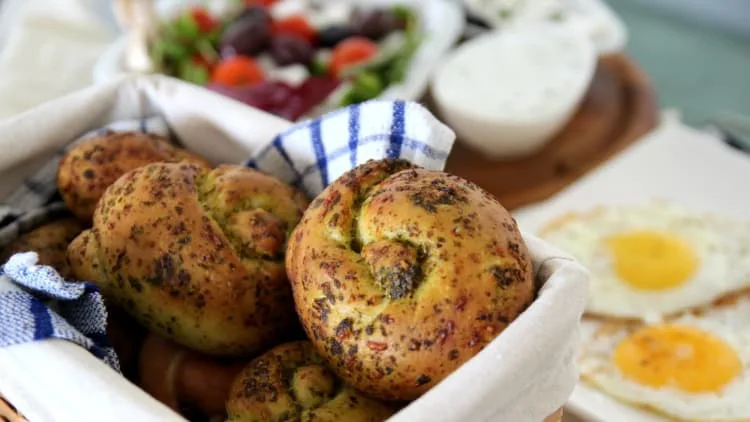 לחמניות פסטו ופרמז'ן