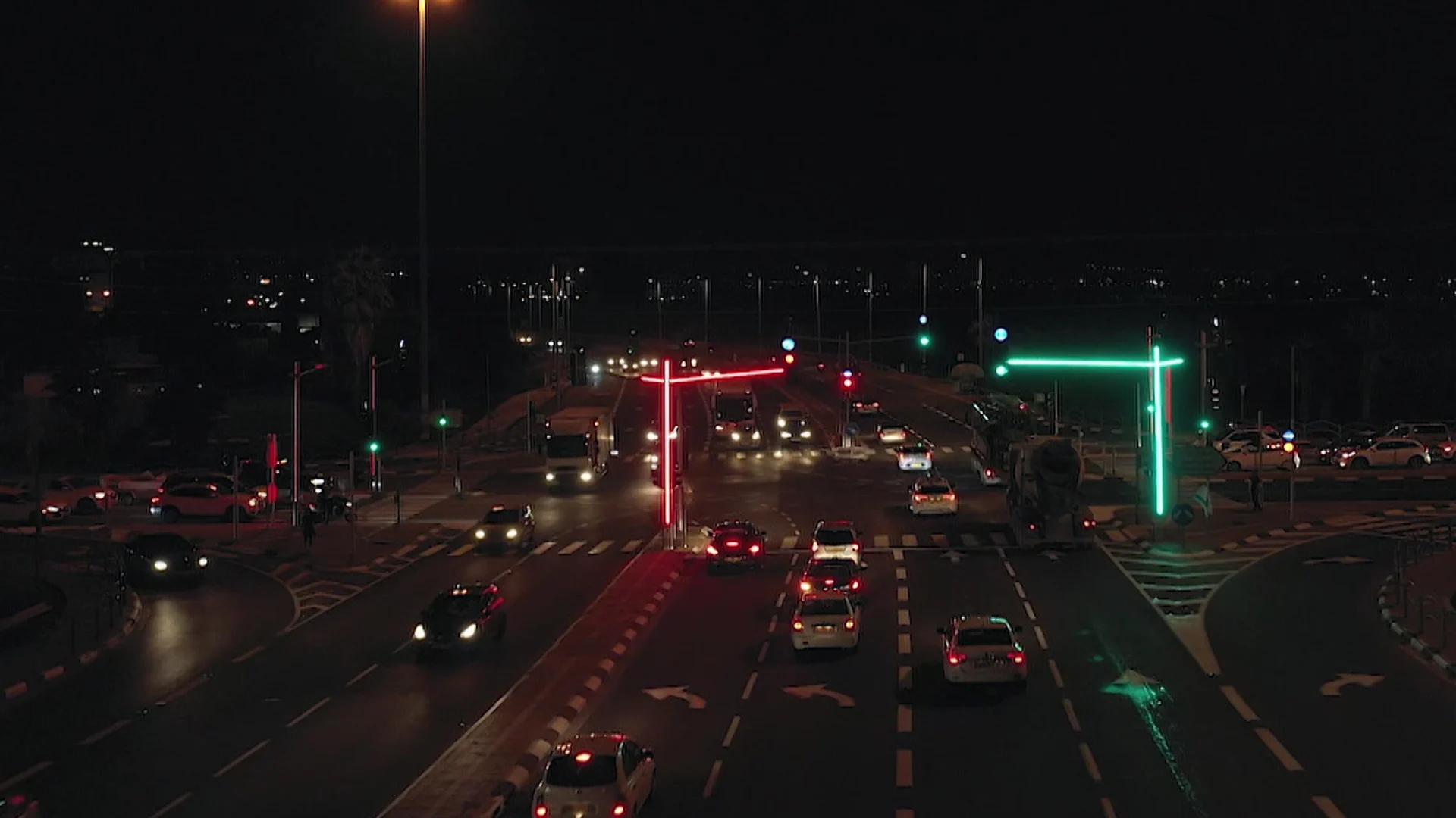 פרויקט הרמזורים החדש שמאיר את העמוד לכל אורכו