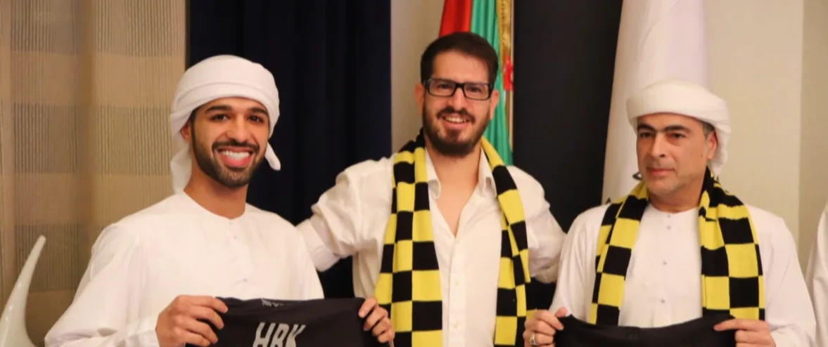 משה חוגג עם שותפיו האמירותים החדשים - שיח' חמד בן חליפה ושיח' מוחמד בן חליפה