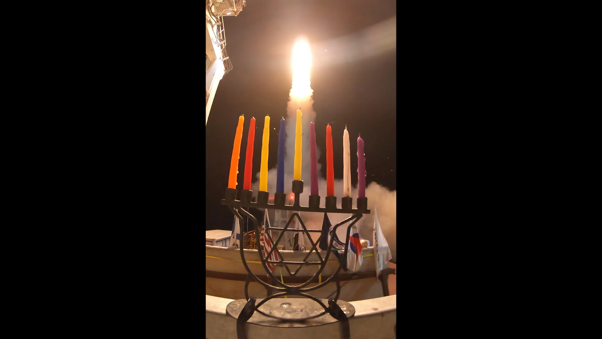 שיגור טיל מיירט על רקע חנוכייה
