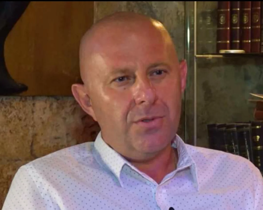 אריאל קווט, חשוד שהתחזה לפסיכולוג ואנס מטופלת