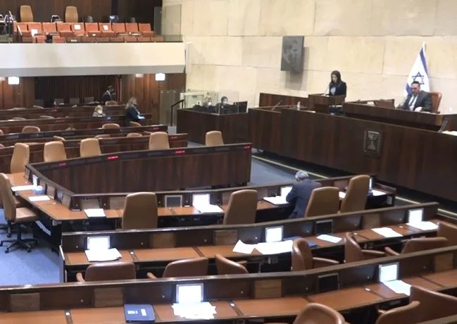 המליאה דנה בהצעת החוק לדחיית אישור התקציב