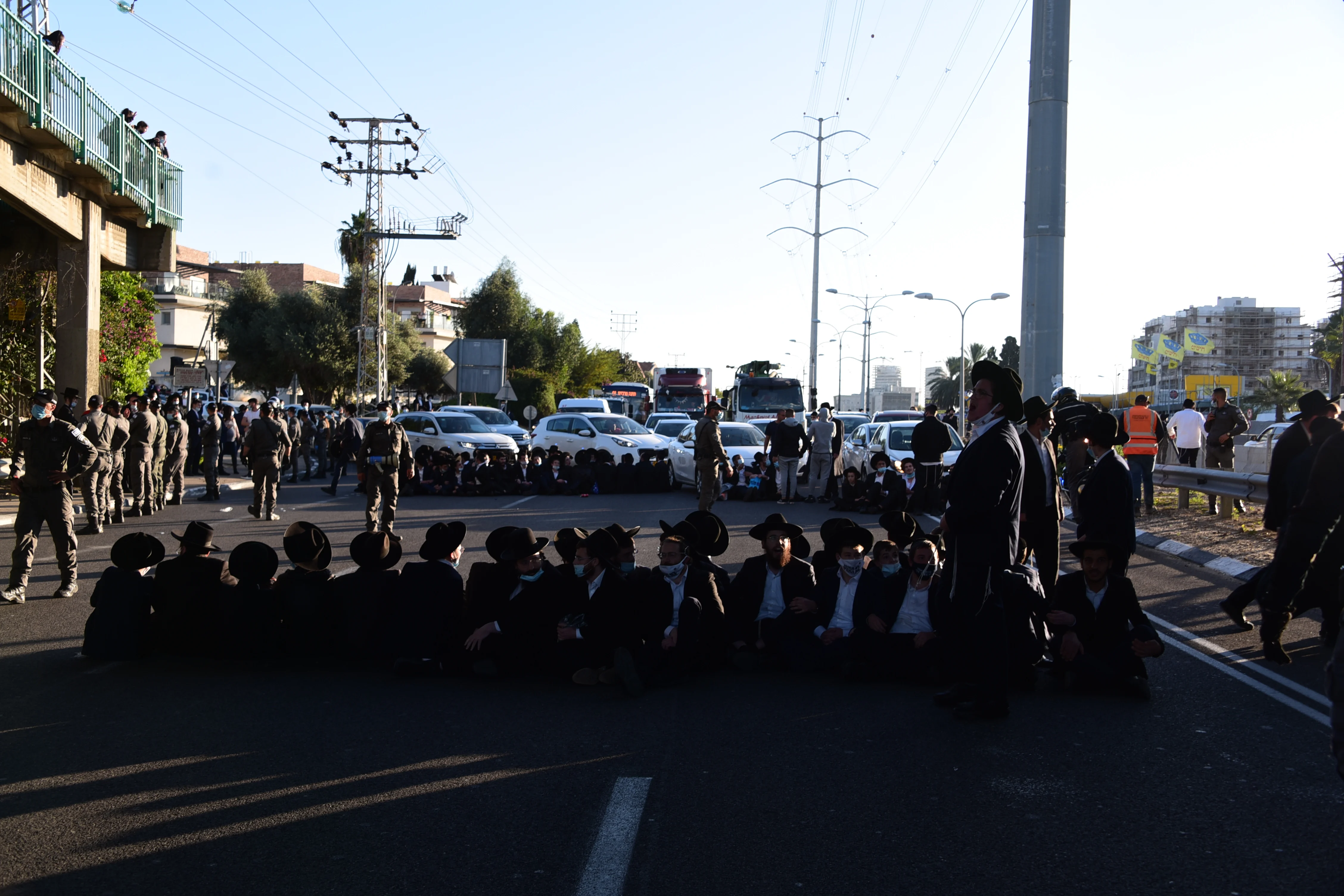 עימותים בין שוטרים למפגינים חרדים בבני ברק
