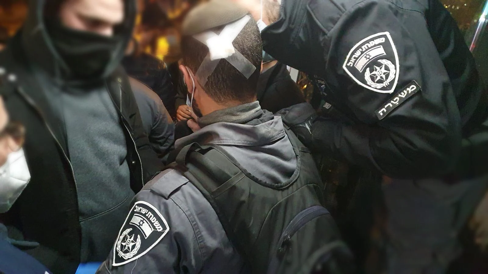 שוטר שנפגע במהלך עימותים עם מפגינים