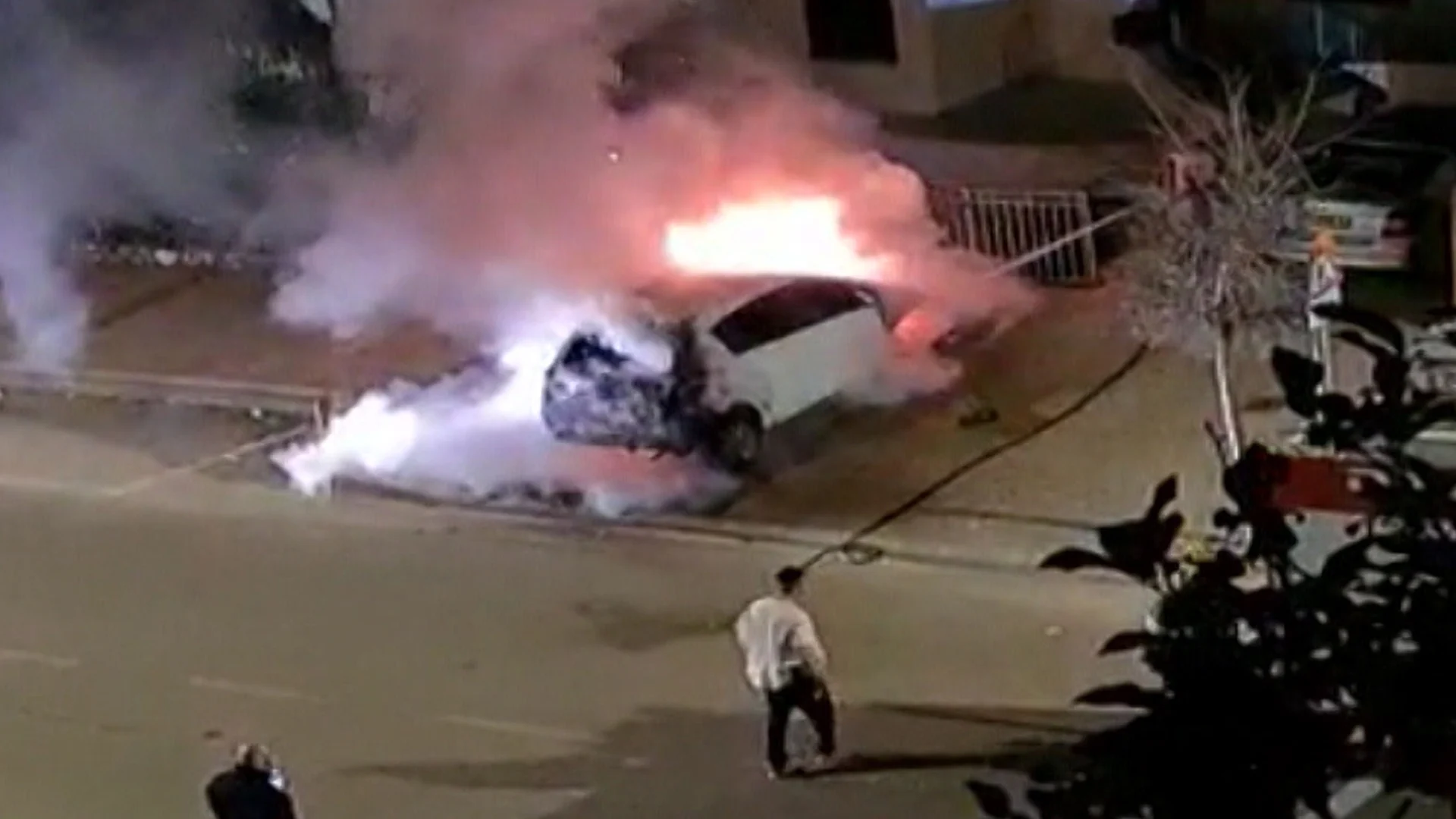 הצתת רכב בביתו של שוטר