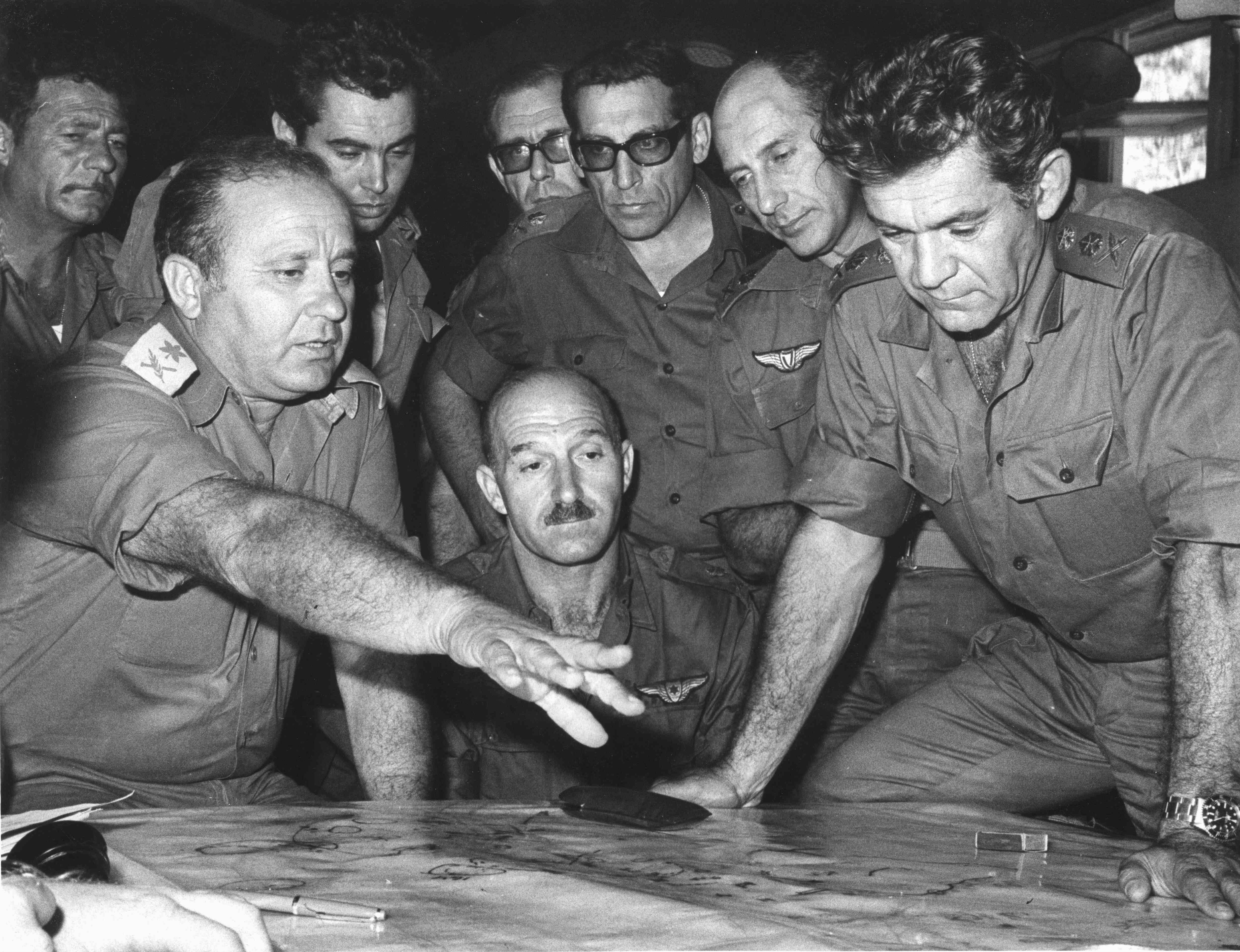 חזית צפון- האלוף יצחק חופי מסביר לרמטכ''ל ולאלופים רחבעם זאבי ומרדכי הוד