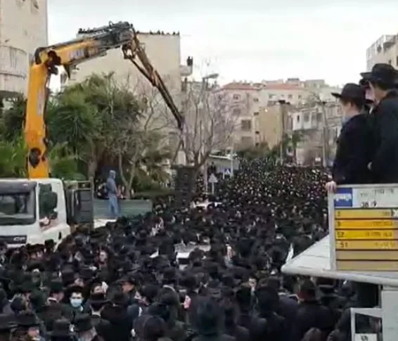 מאות מתקהלים בהלוויית הרב סלובייצ'יק בירושלים
