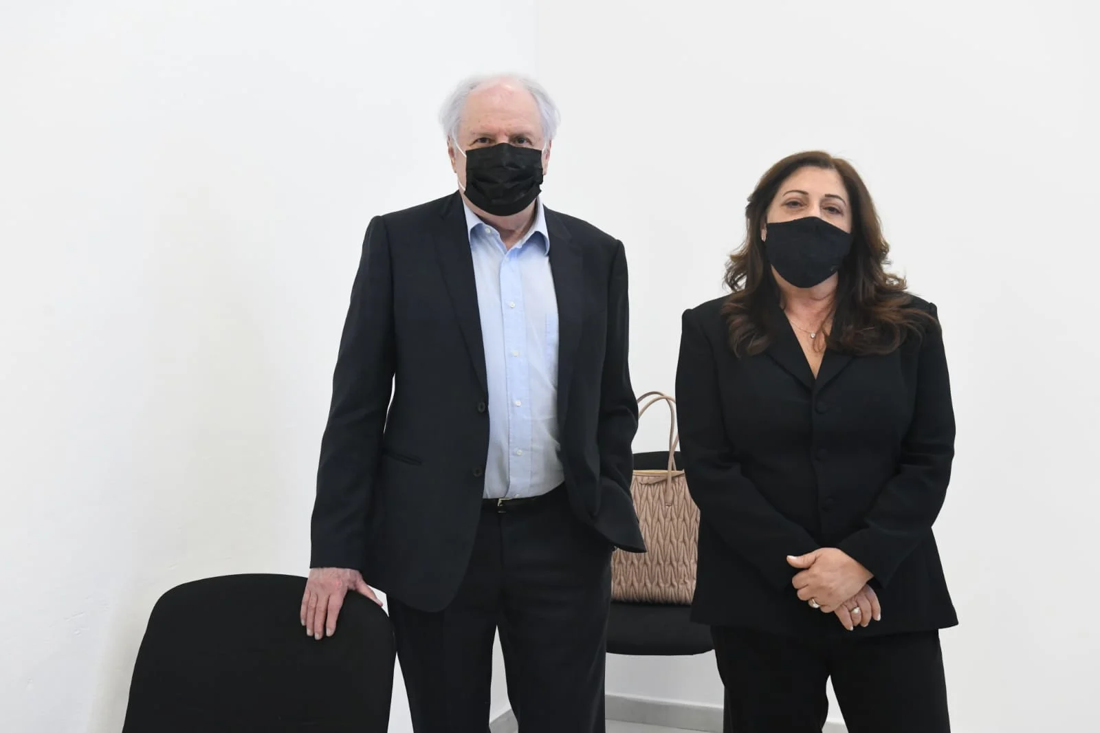 איריס ושאול אלוביץ' בבית המשפט