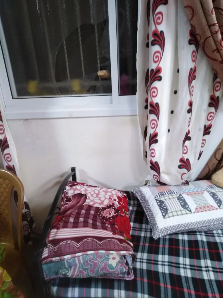 האבן שנזרקה לעבר אחד הבתיפ בכפר סרטא