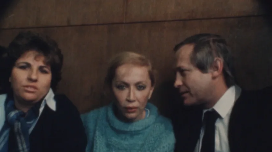 גיתית איזראלוב (במרכז) במהלך המשפט