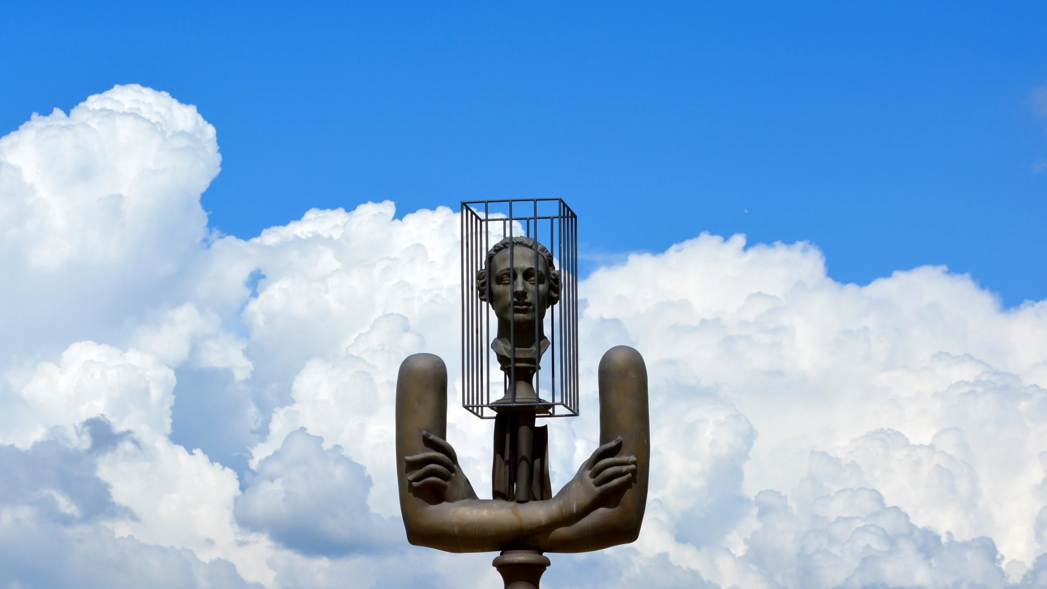 פסל של המרקיז דה סאד בצרפת