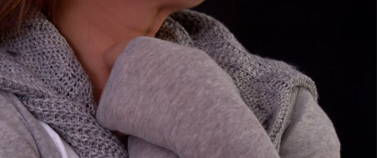 תקווה (שם בדוי) שעברה התעללות מצד בעלה וגזרה את בגדיו