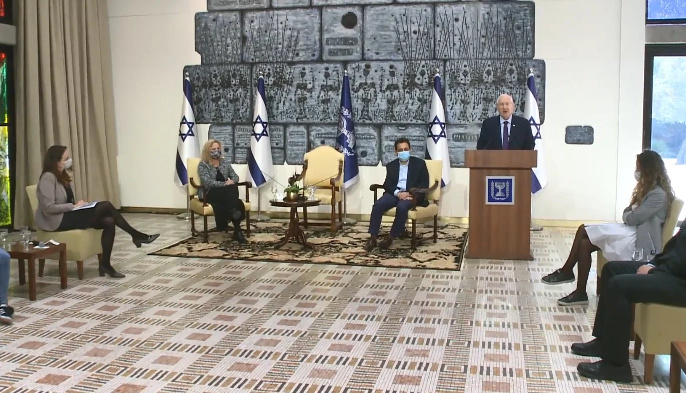 ראובן ריבלין במפגש עם הנערות שמשתתפות בתוכנית ''אגם''