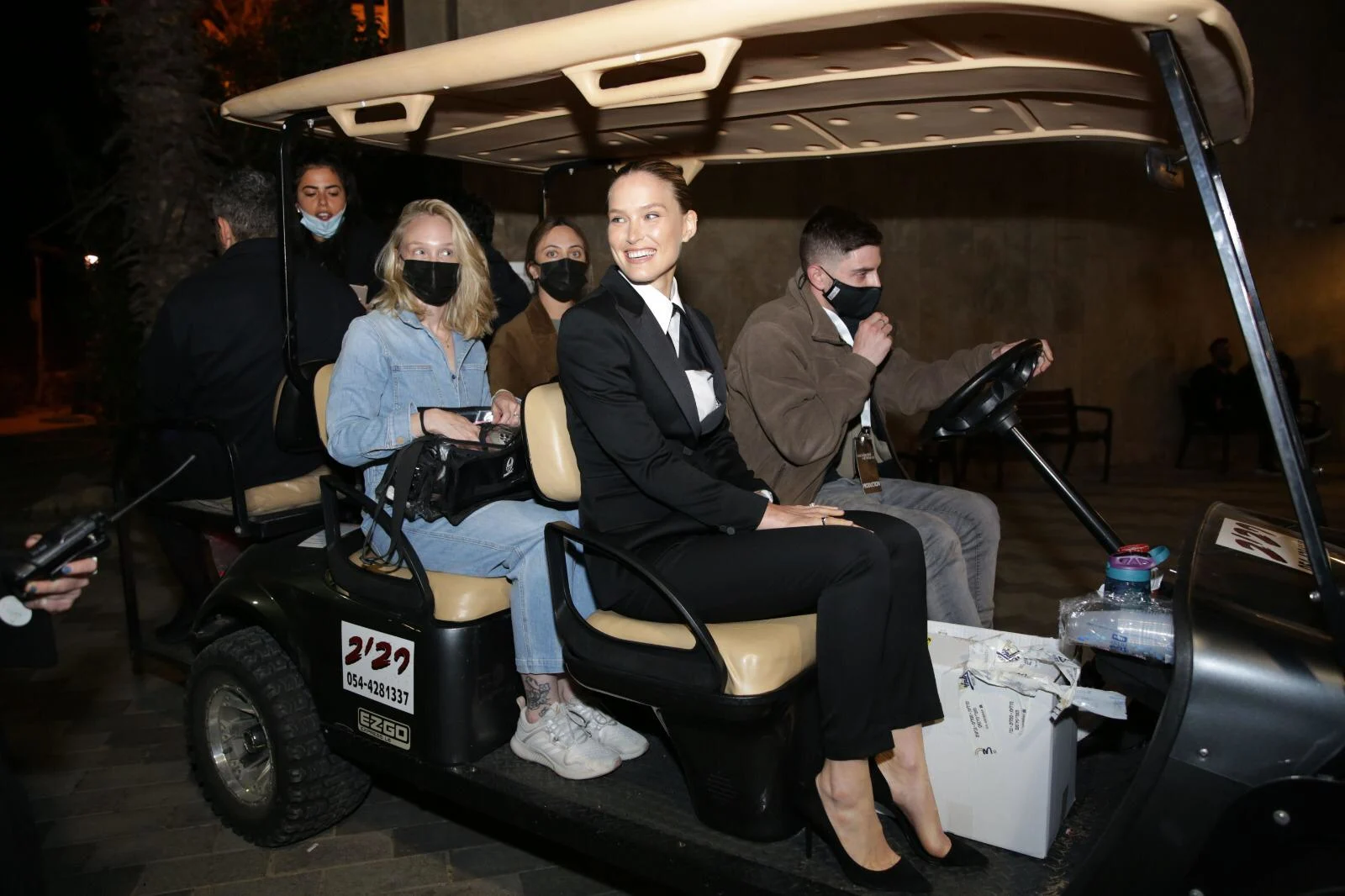 בר רפאלי בחליפת טוקסידו של המעצב שי שלום