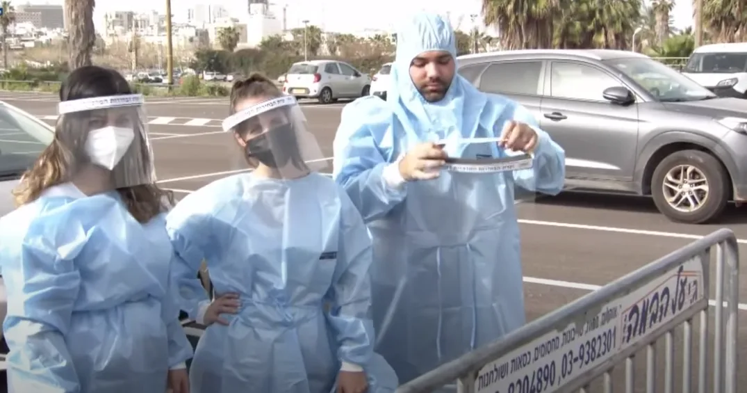 עובדי הקלפי המיוחד למבודדי וחולי קורונה