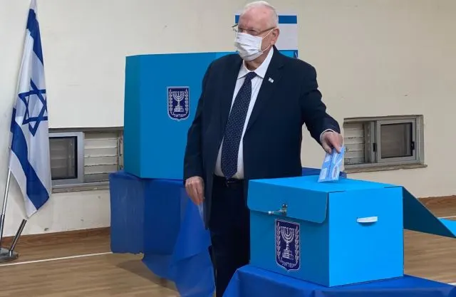 הנשיא ריבלין מצביע בבחירות לכנסת ה-24