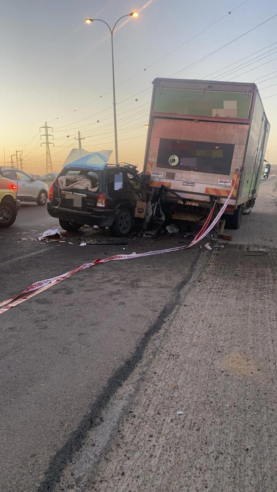 תאונה בין משאית לרכב