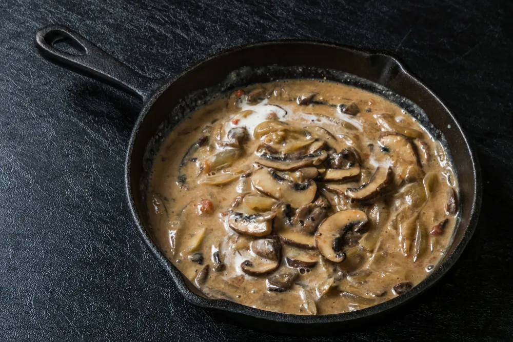 Russian,style,stew,stew,with,mushrooms,(stroganoff)