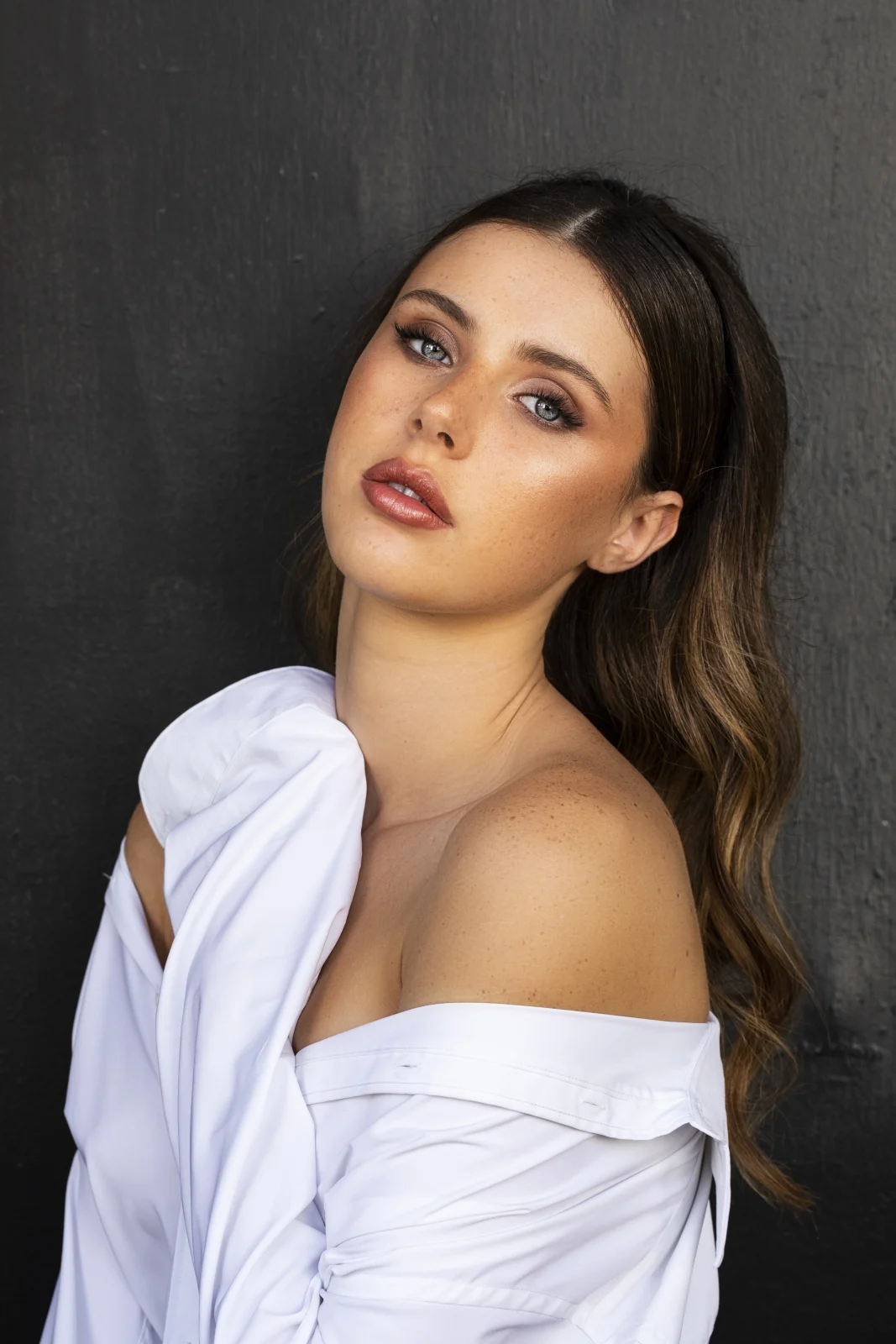 איפור ועיצוב שיער ע"י קארין טומין