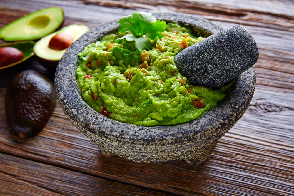Avocado,guacamole,on,molcajete,real,mexican,traditional,procedure