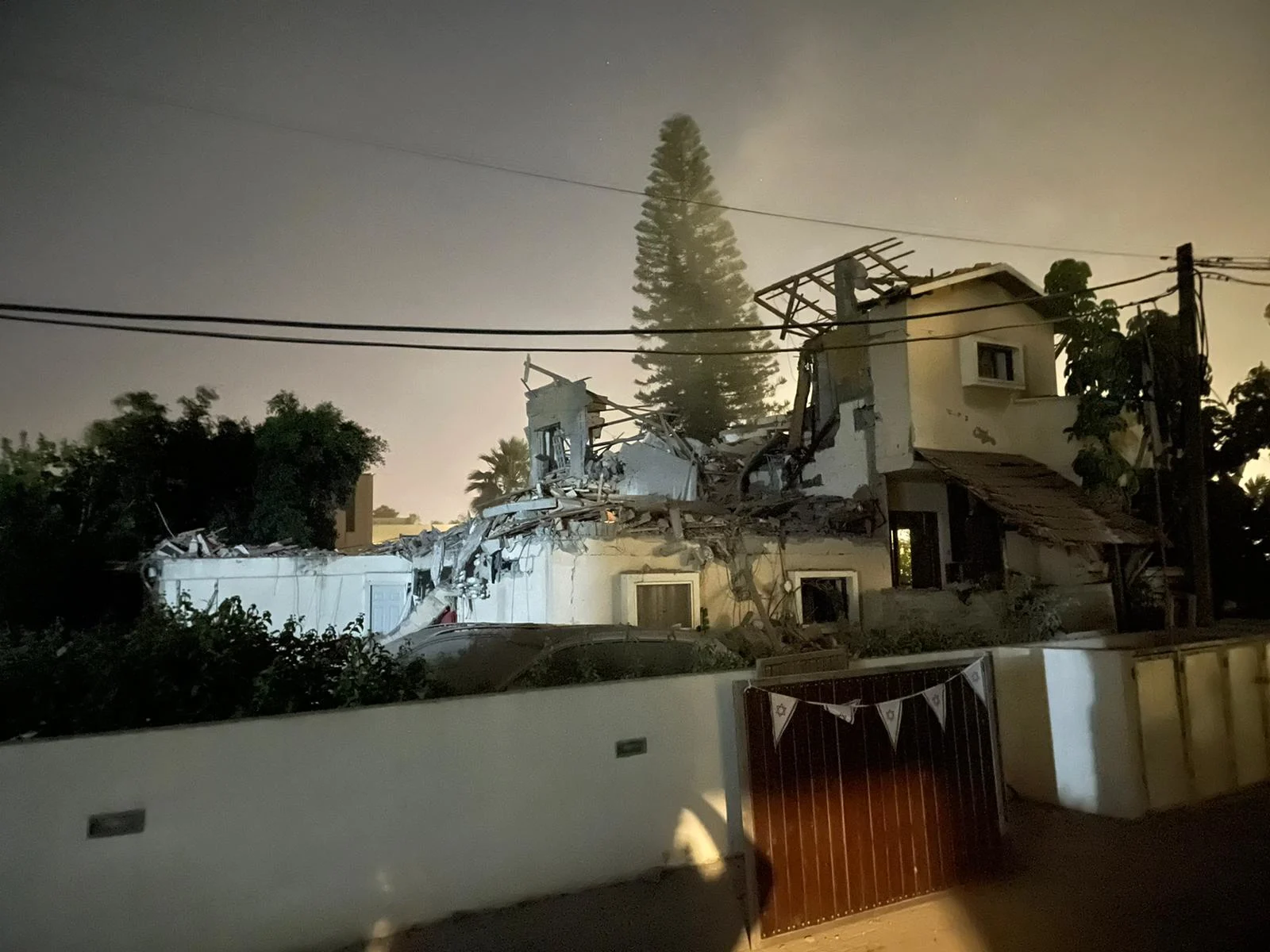 בית ביהוד שנפגע מרקטה