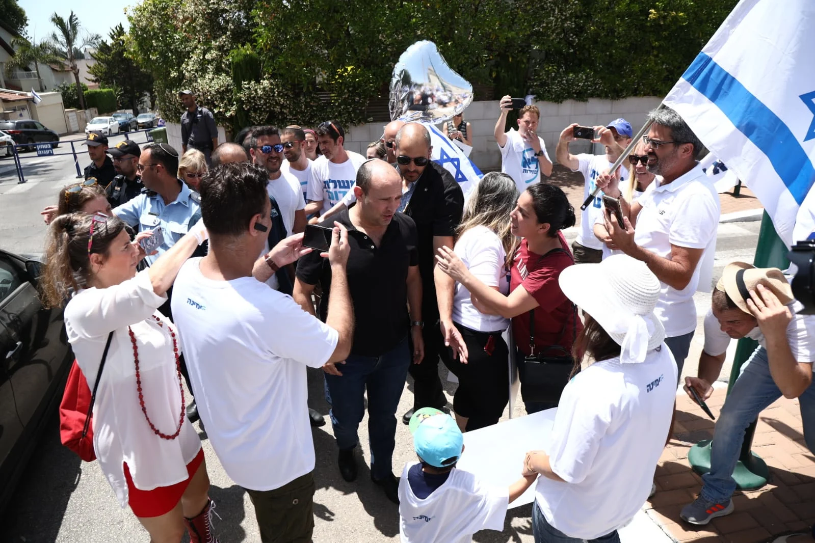 ימינה, הפגנה, נפתלי בנט