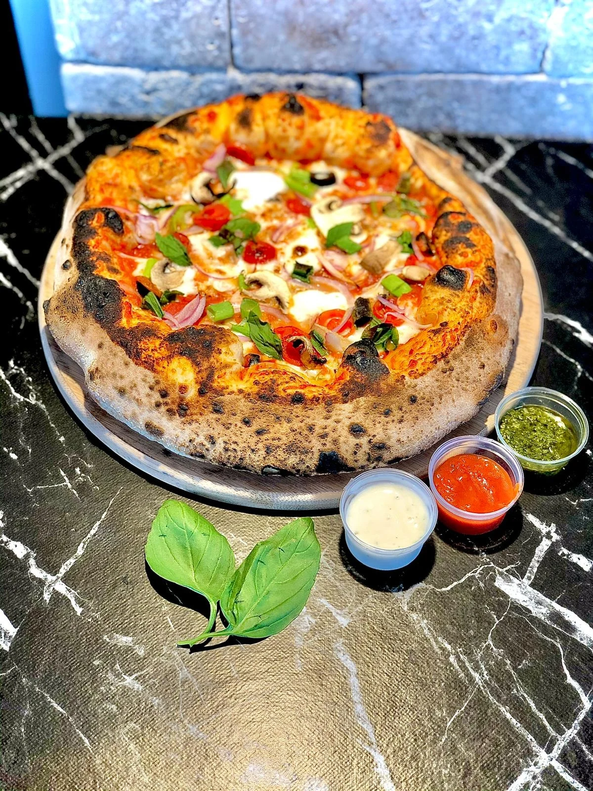 פיצה משפחתית עם תוספות פיצה סטריט