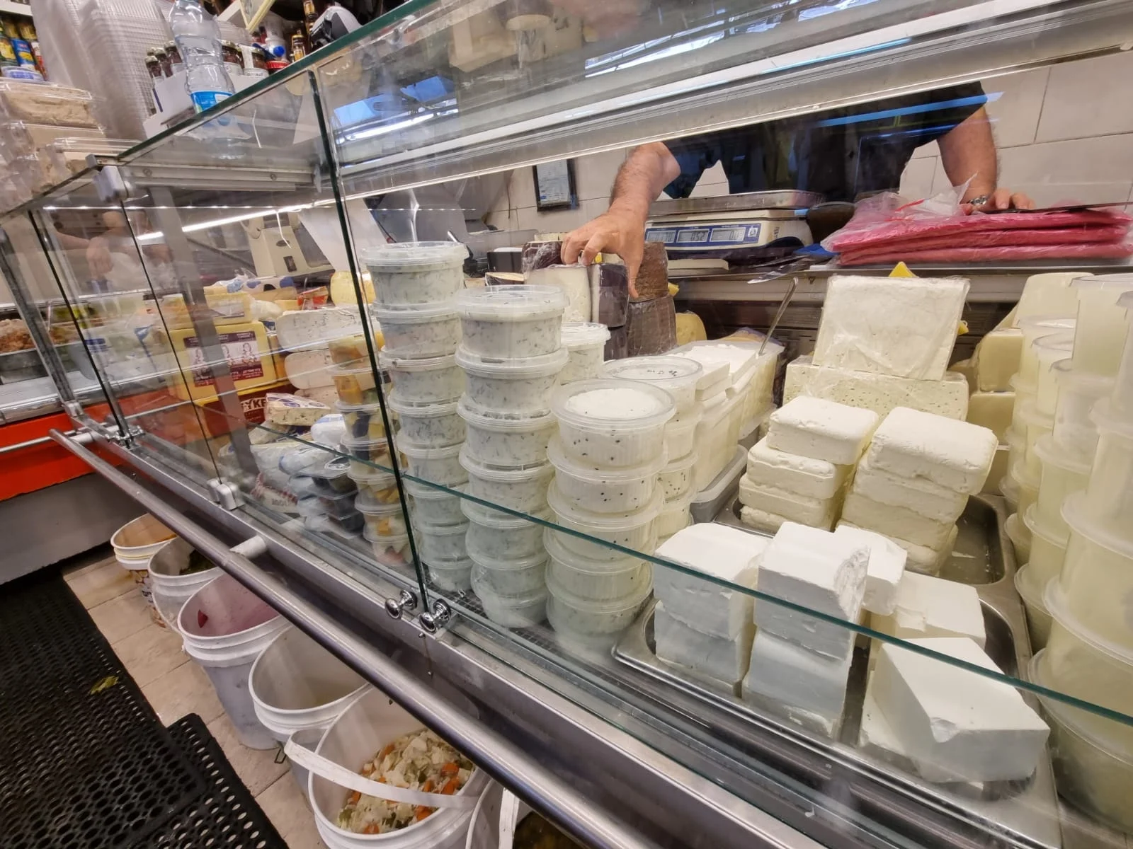 גבינות מעדניית אמיגה