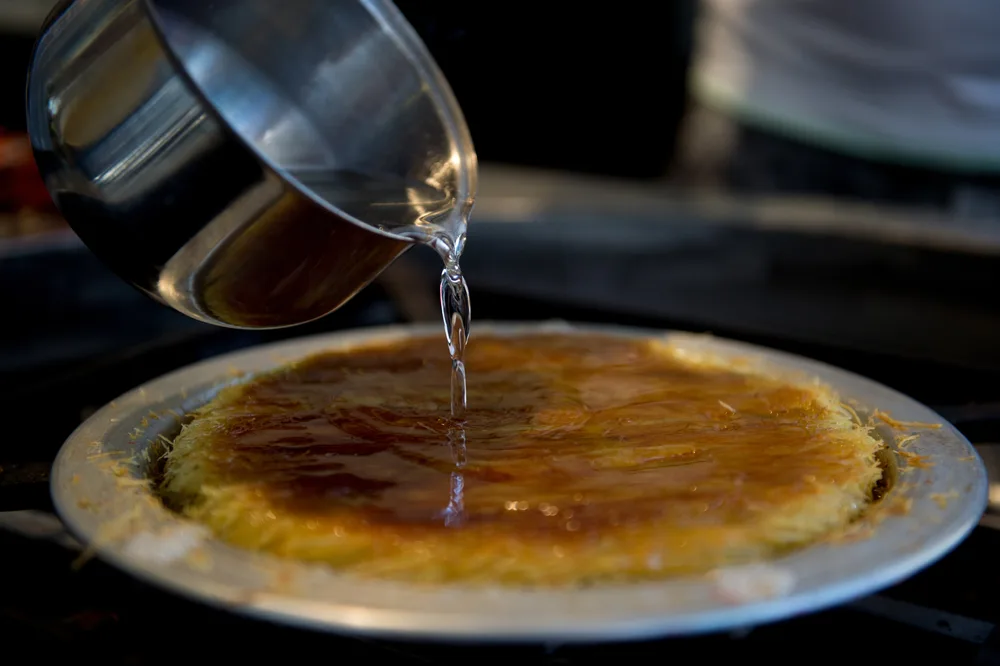 Kanafeh,(kunefe),traditional,middle,eastern,dessert,with,noodle,pastry,,nuts,and