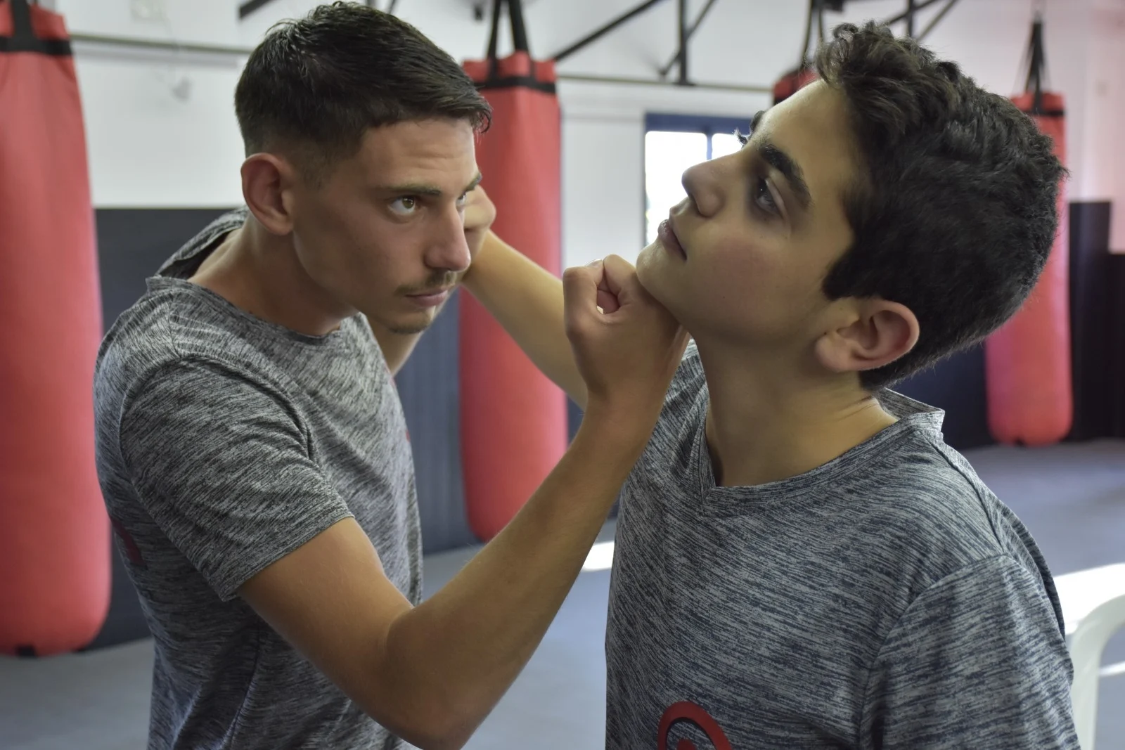 מתאמנים בהגנה עצמית במרכז גל