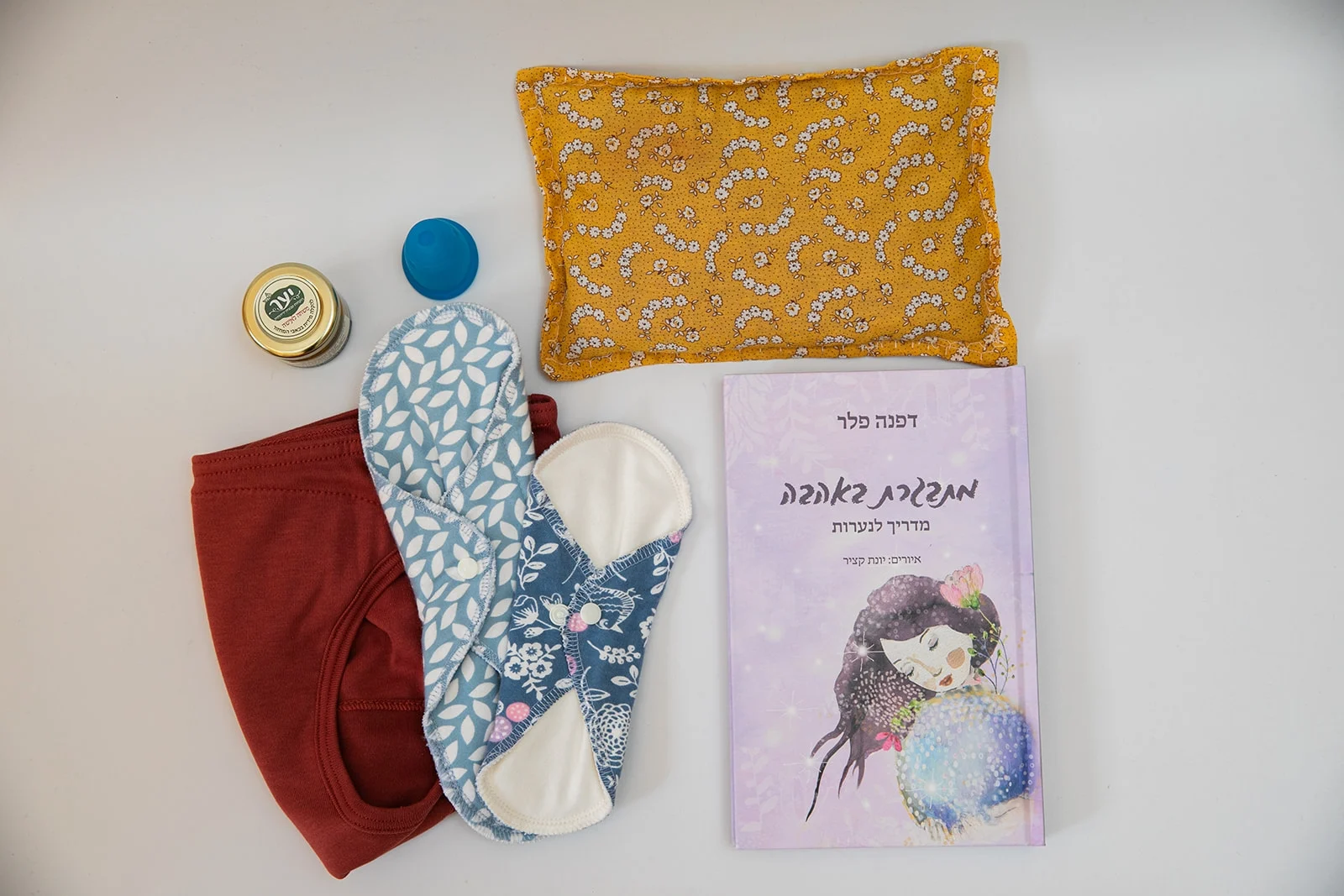 ערכת קבלת ווסת '' קול כולך'' גבי גיל לוין