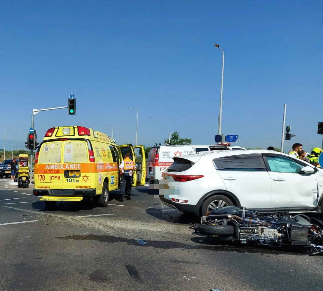 תאונה, אמבולנס, אופנוע, גבר כבן 40 נהרג ובנו בן ה-7 נפצע בינוני