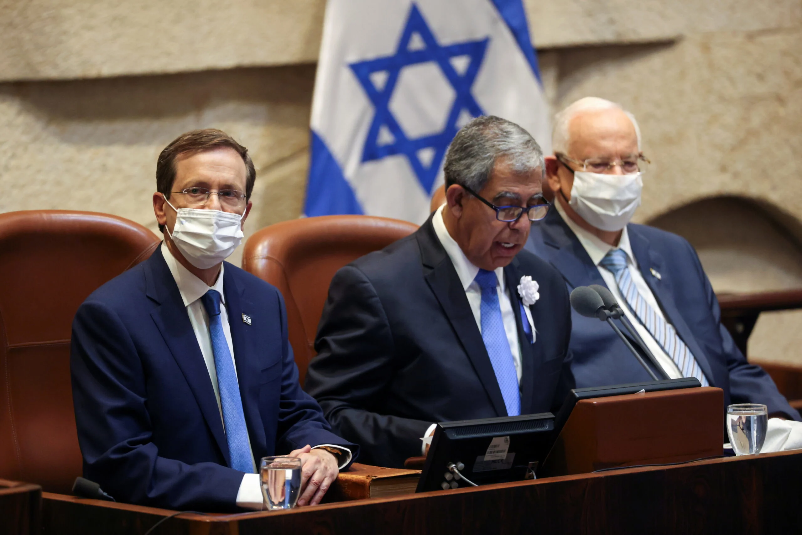 הנשיא היוצא ראובן ריבלין, יו''ר הכנסת מיקי לוי והנשיא הנבחר יצחק הרצוג