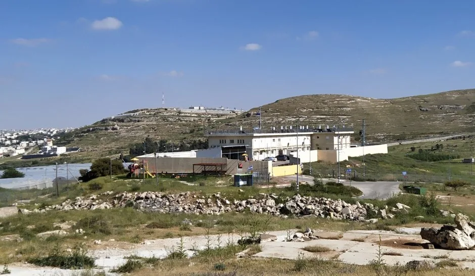 מאחז אדוריים