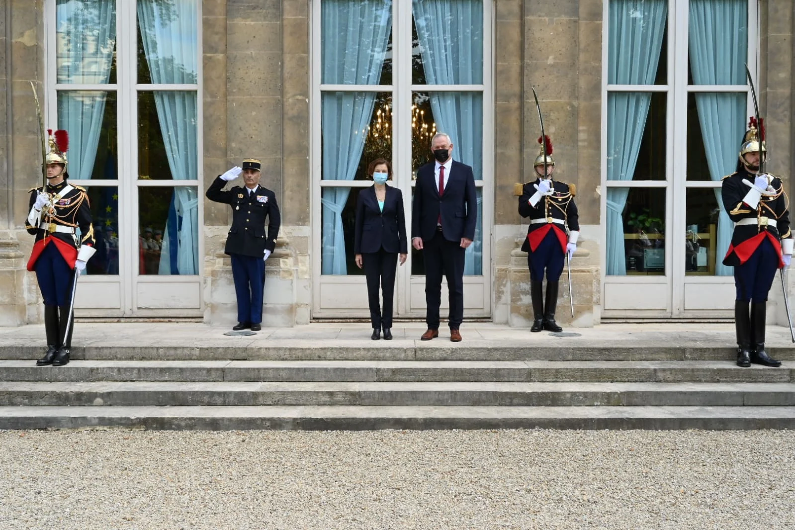 בני גנץ, פלורנס פרלי