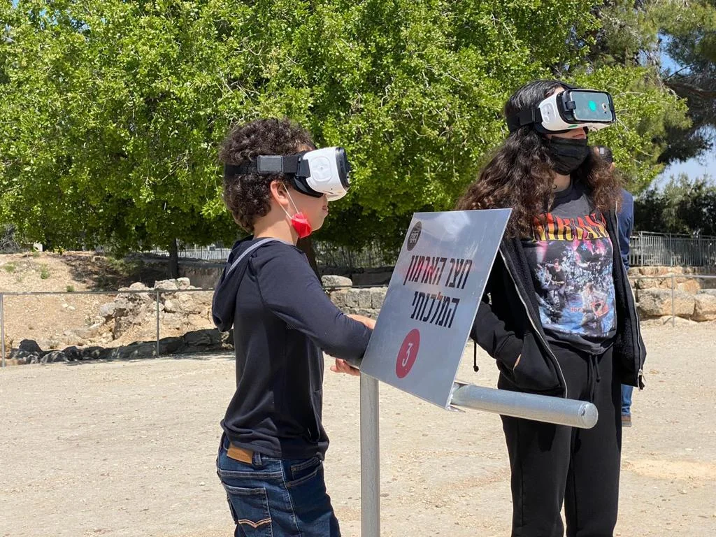 Vr.
