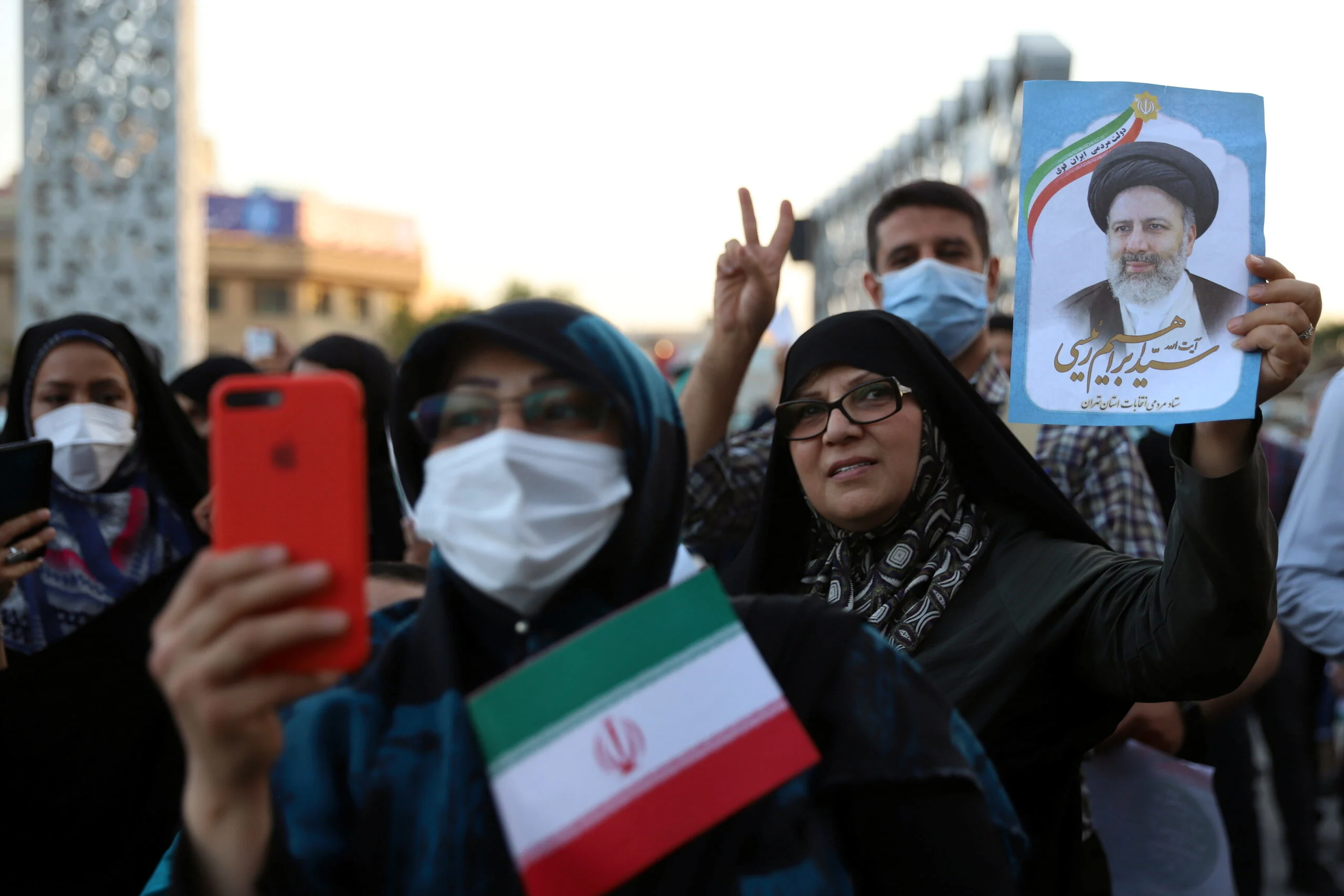 תומכות של ראיסי ברחובות טהרן