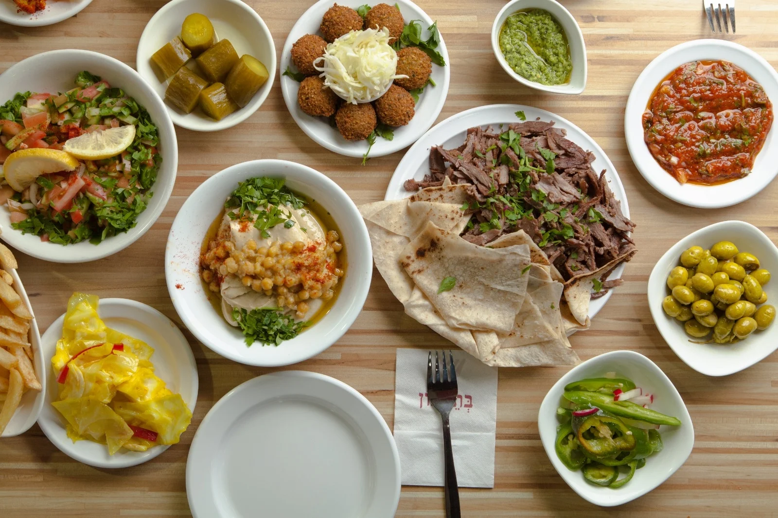 שולחן חומוס עימאד