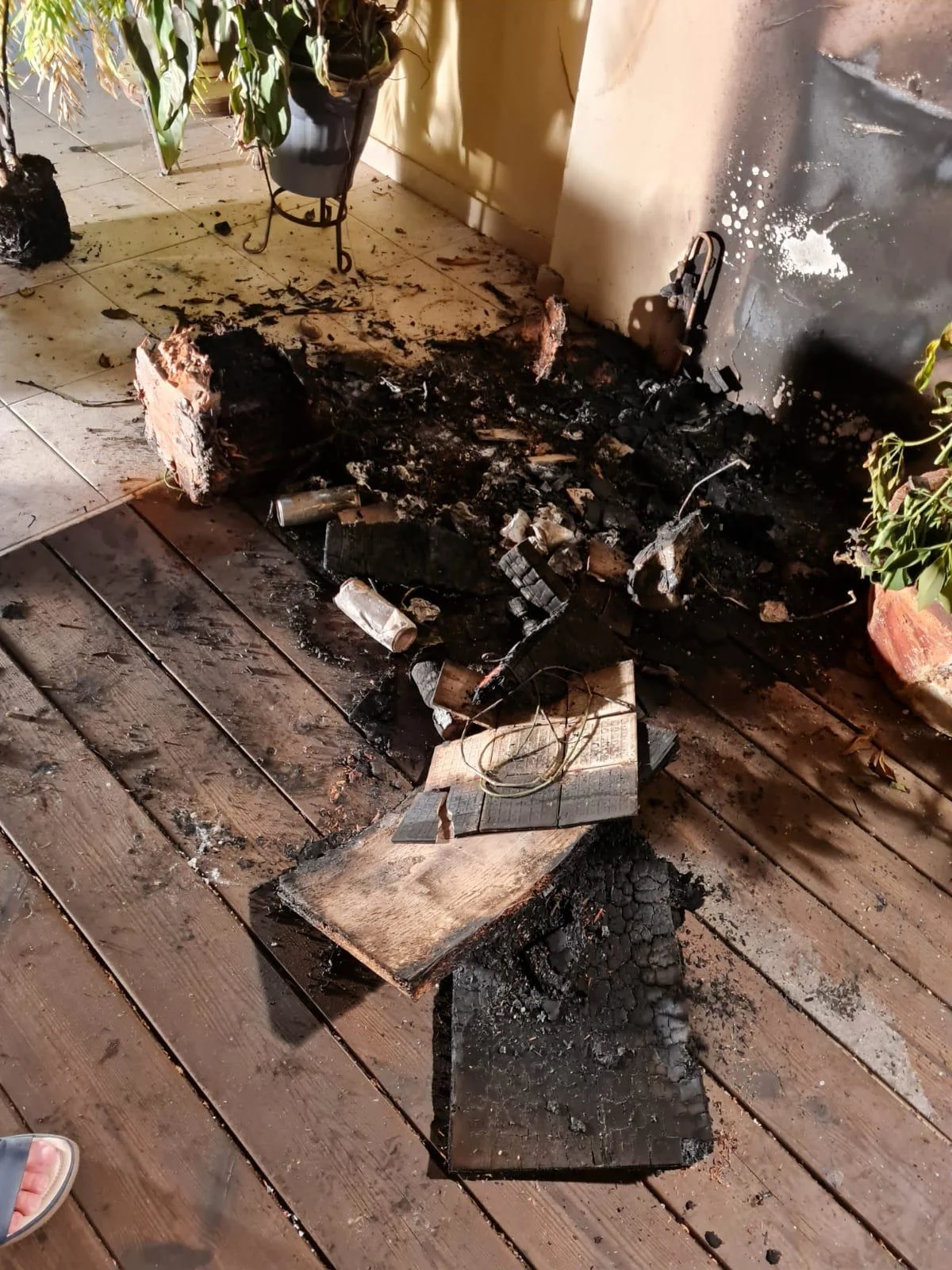 שריפה בבית באשכול שנגרמה על פי החשד מבלון תבערה