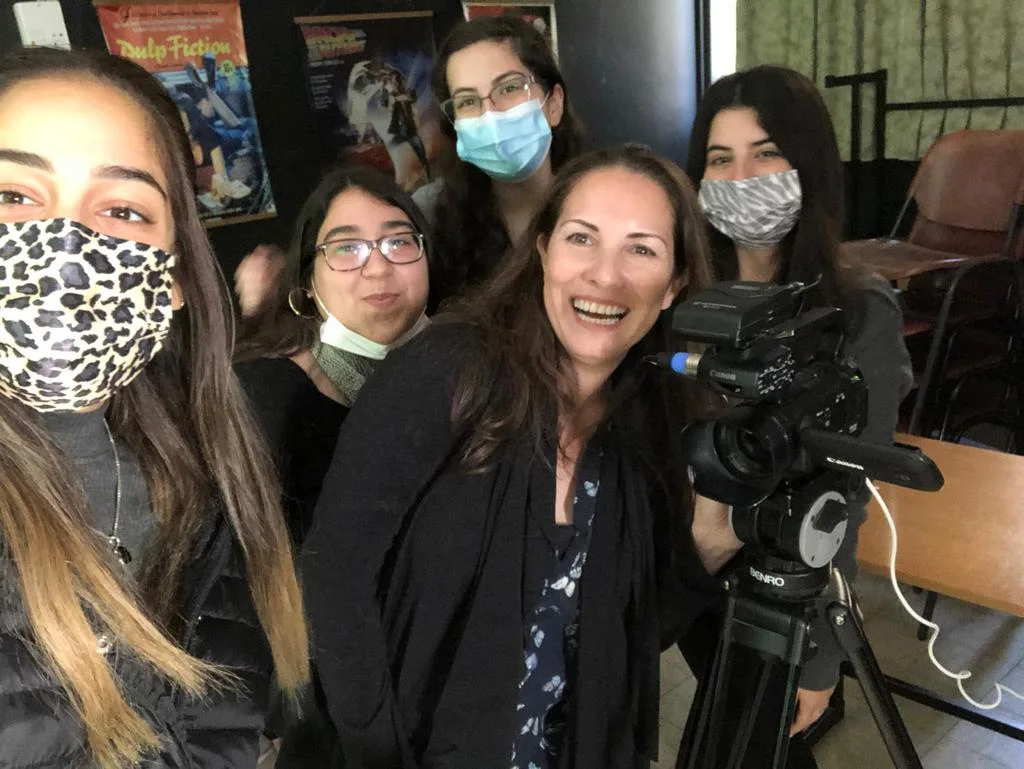 מאחורי הקלעים של ׳מורידות מסכות׳: נעמה, עדי, נטע, מאיה ופזית מעמותת ׳רקפת׳