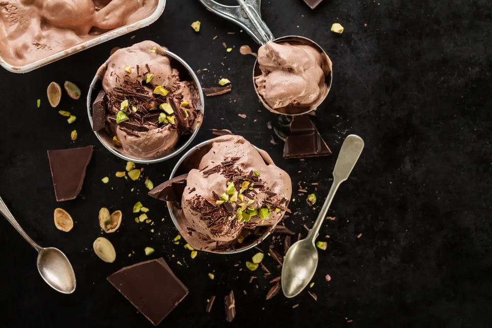 Tasty,appetizing,chocolate,ice,cream,with,mint,and,pistachios,in