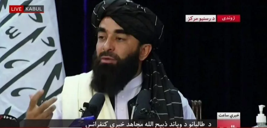 נציג טליבאן במסיבת העיתונאים