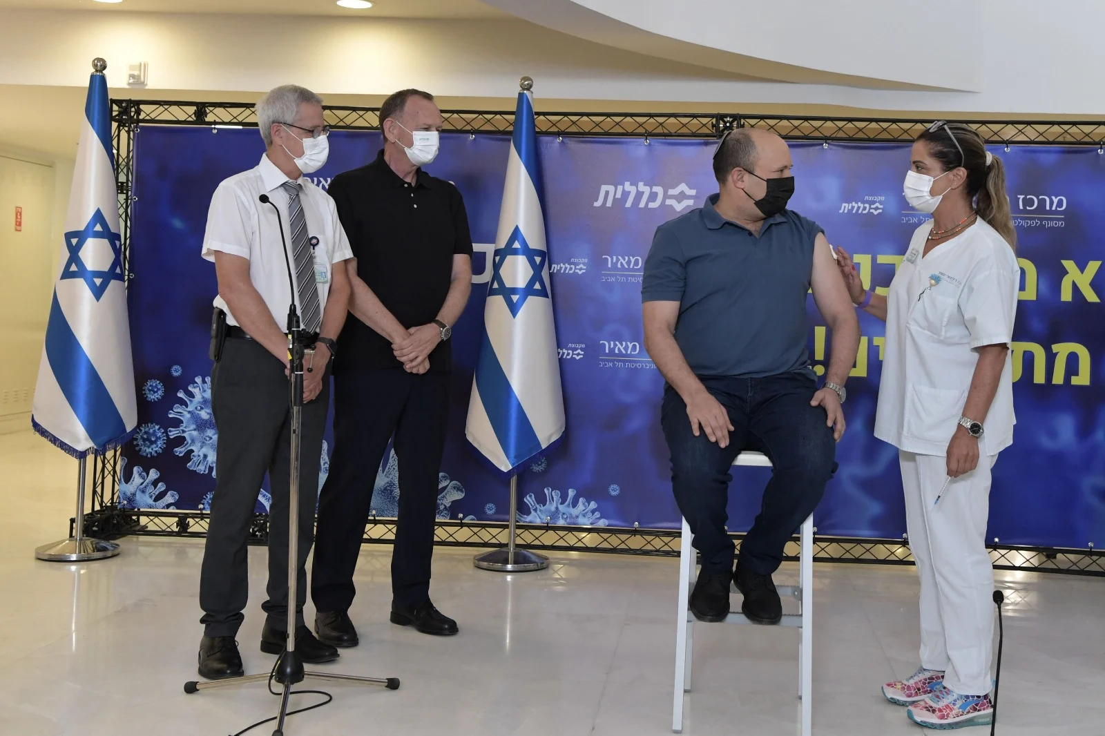 ראש הממשלה נפתלי בנט מקבל את החיסון השלישי