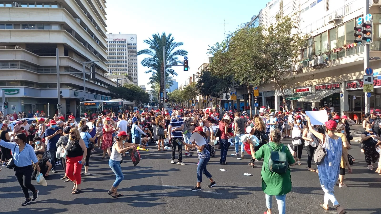 מטפלת, מחאה, חסימות